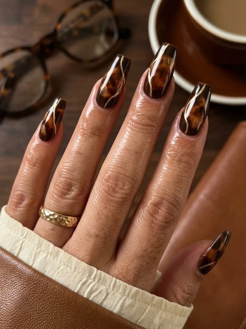 Tortoiseshell Gold Line Nails
