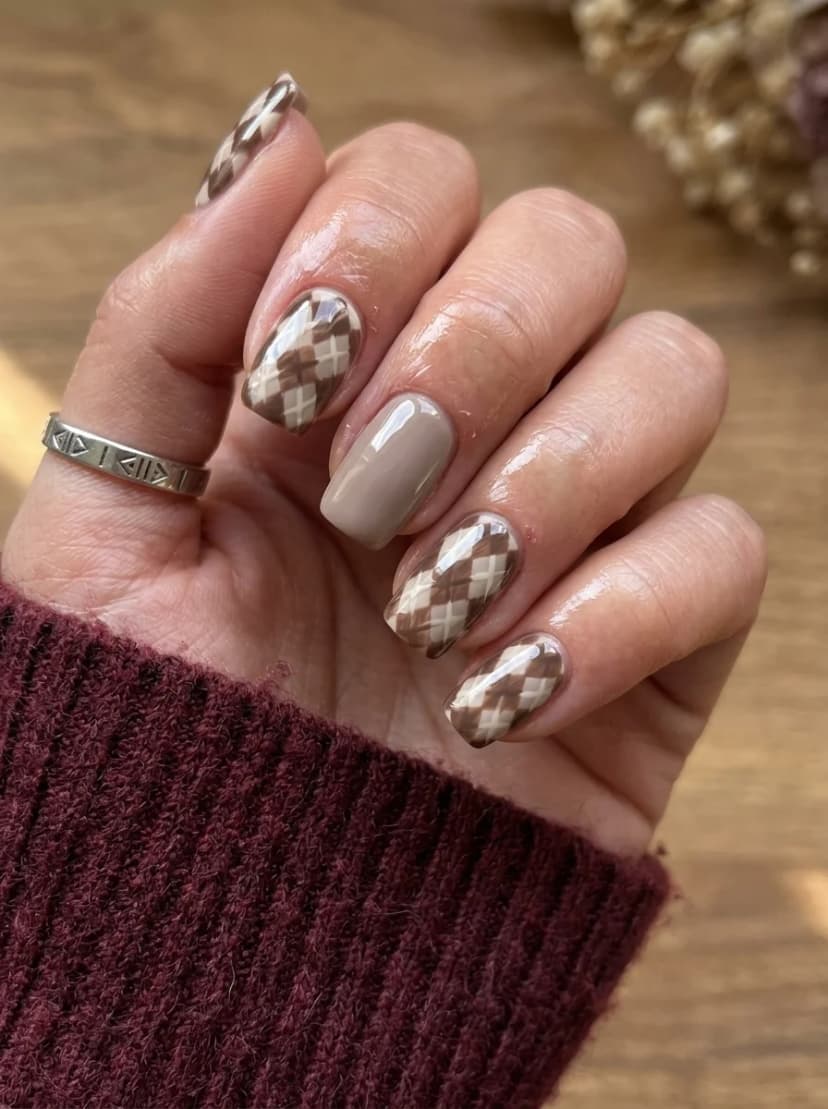 Brown Plaid Nails